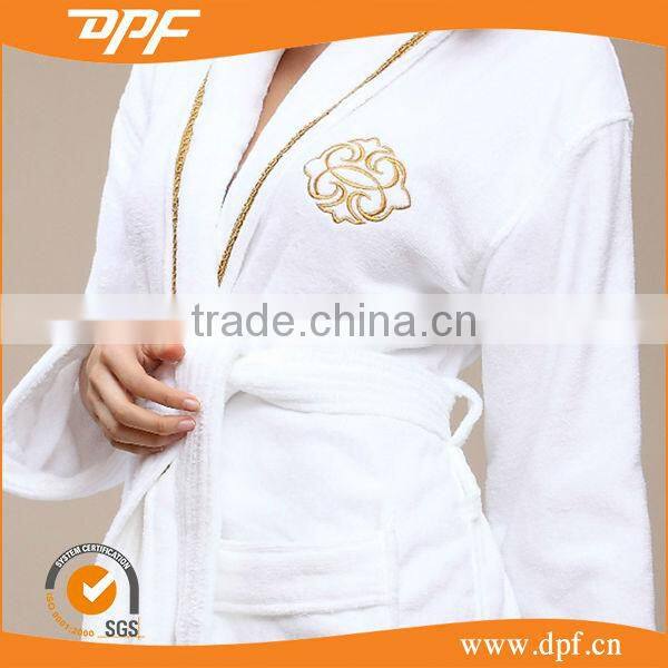 2016 hot selling 100% cotton embroidery terry white hotel robe.
