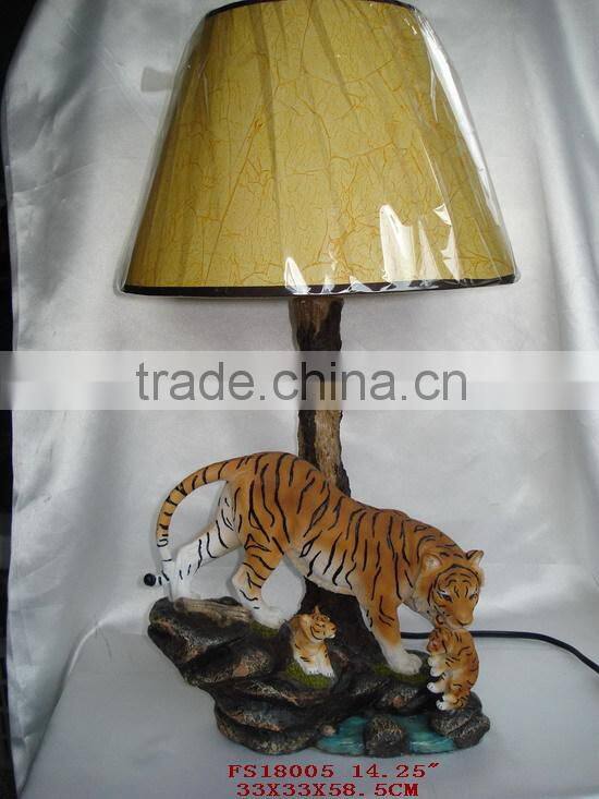 Animal table lamp