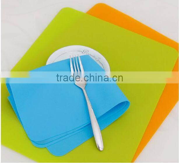 Non-stick and heat resisitant silicone placemat for dining