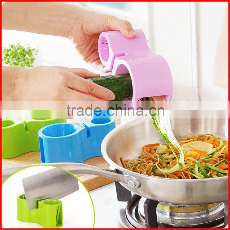 Multi purpose silicone fruit apple peeler