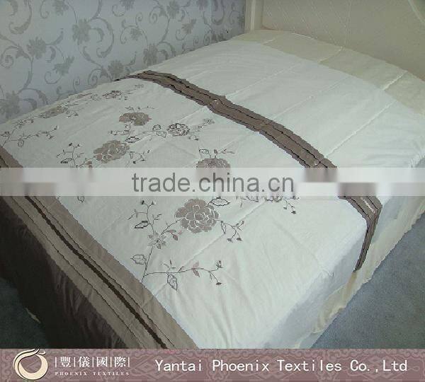 2013 newest embroidery silk quilt cover