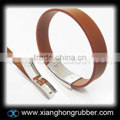 Latest design silicone bracelet with stainless steel accessoire
