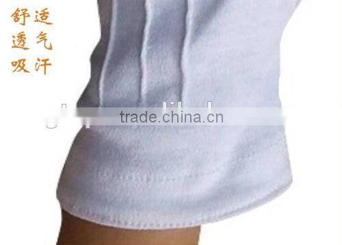 white cotton hand gloves