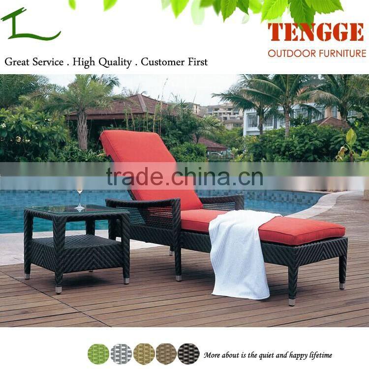 TG15-0261 Pool side sythetic rattan wicker lounge chair with desk