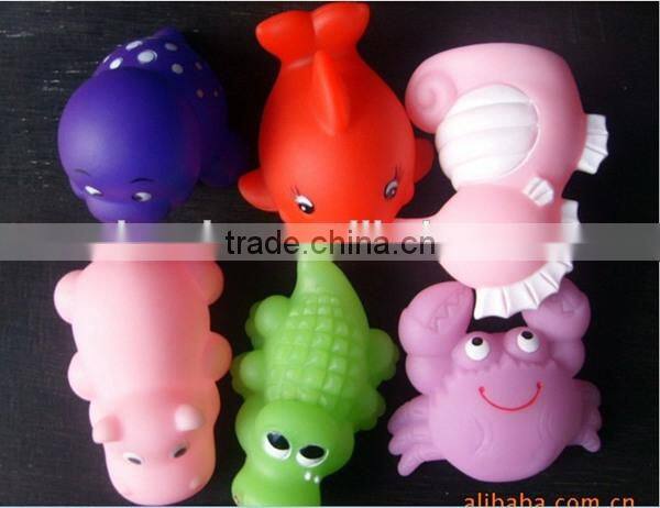 Eco-friendly PVC dolphin shape bath floating animal toy for babies