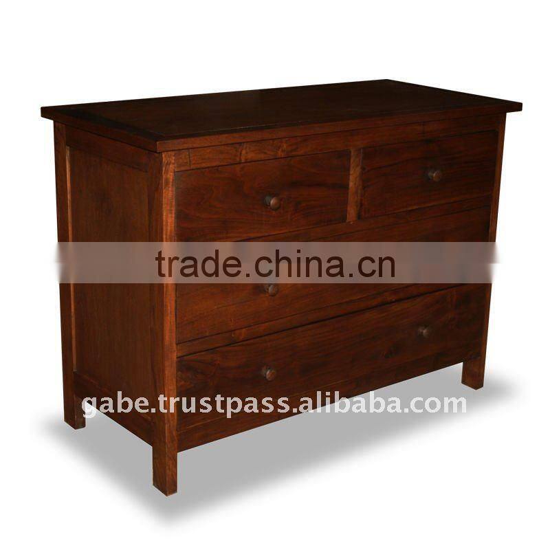 TRADITIONAL CHEST OF DRAWERS