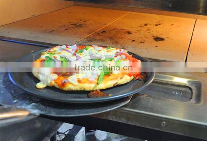 Stainless steel round shaped pizza peel in baking equipment