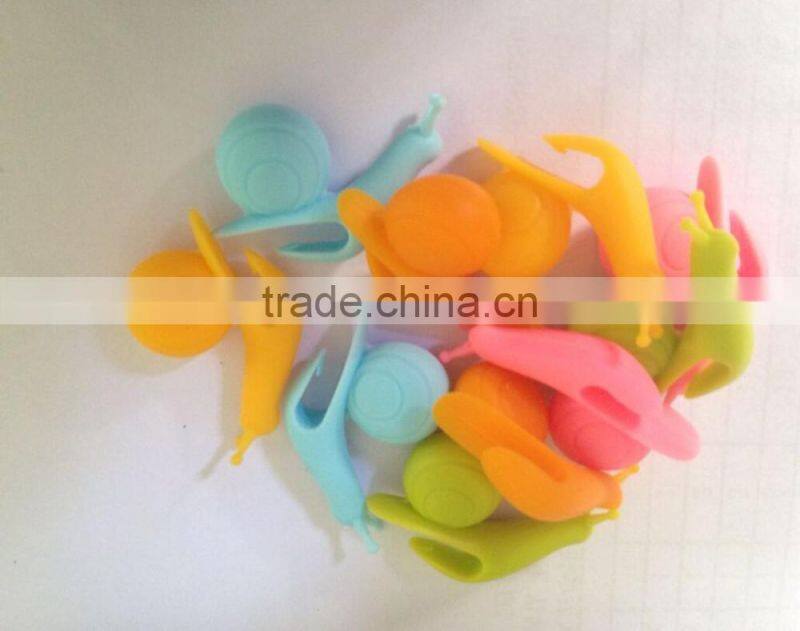 Wholesale 3D Designed FDA /LFGB Food Grade Glass Drink Cup Identifier Silicone Tea Cup Party Glass Marker