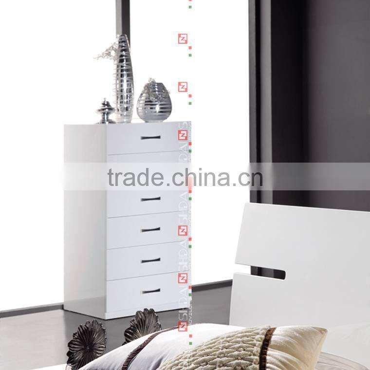 Modern Bedroom White Lacquer Exterior Queen size bed Crystal furniture B513