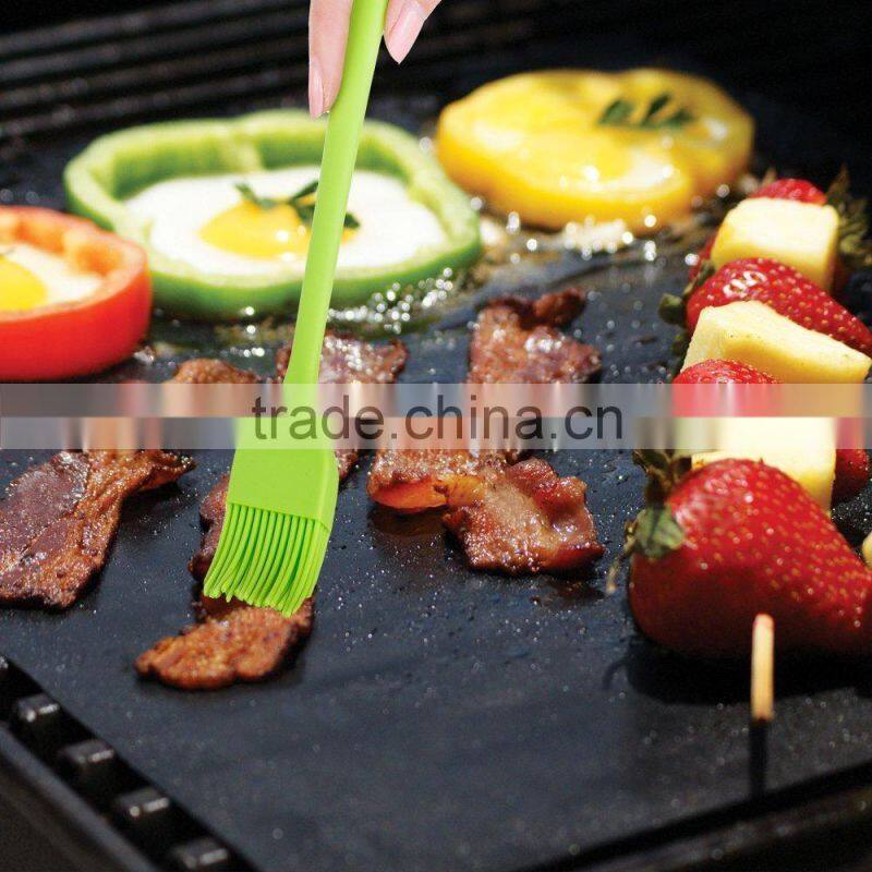 Heat-Resistant 4pcs Silicone Tongs and Food Cooking Thermometer Grill Mat Set
