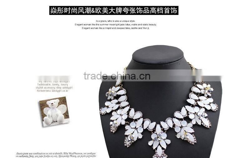 2016 Latest design flower shape elegant Natural bead stone necklace jewelry fashion ladies necklace