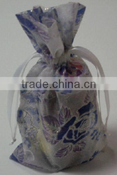 Xmas/party/festive/jewelry/ gifts/candy packaging bags with glitter snowflake printed fabric present pouch