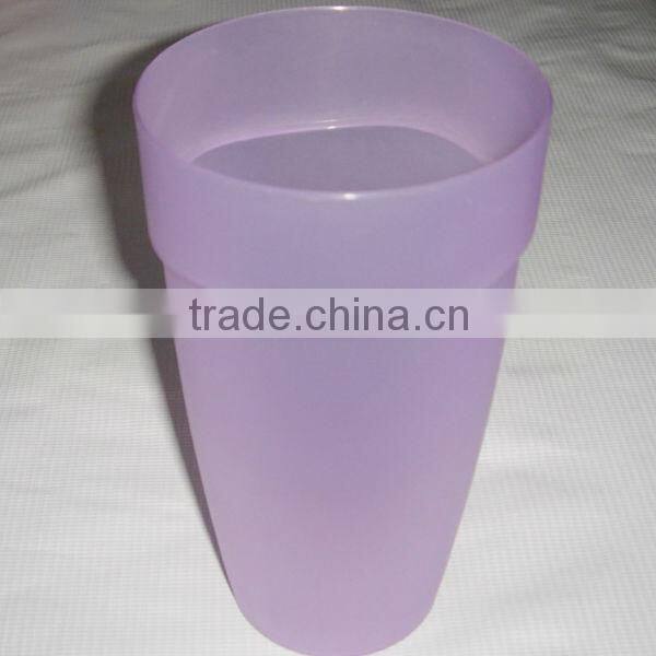 Innovative 450ml/16oz plastic drinking cup with wave shaped edge