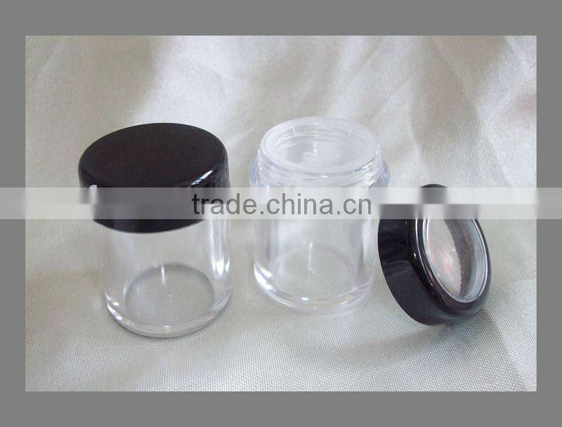 Shaked loose powder jar with sifter