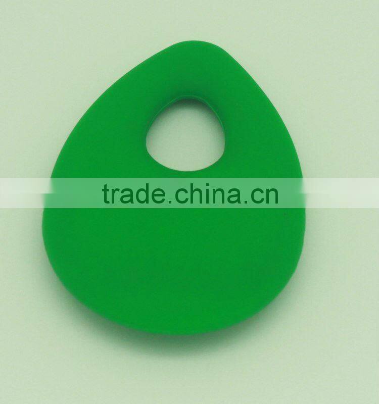 2013 custom design colorful silicone teething necklace