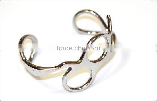 STAINLESS STEEL SCISSOR BRACELET