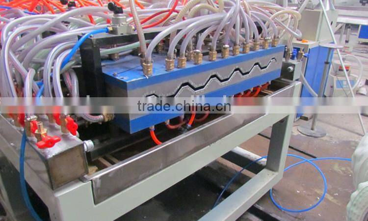 machine to extrude produce PVC plastic roof tile