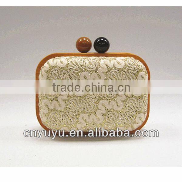 Glitter woody hard case box clutch with kiss clasp