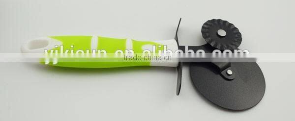 Colorful kitchen utensil stainless steel coating pizza cutter pizza slicer