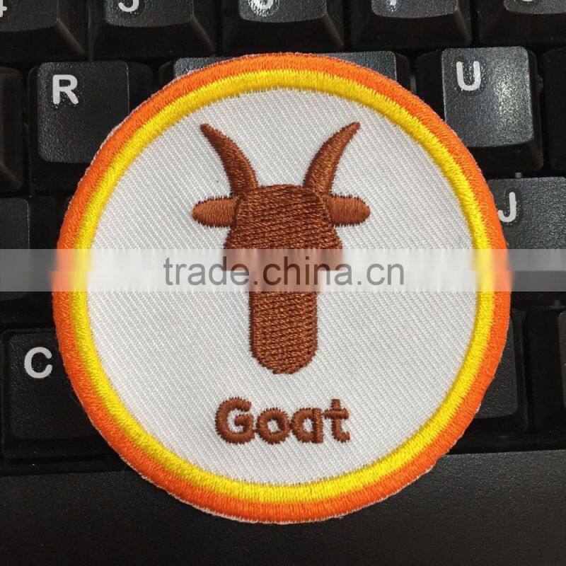 2016 Custom high quality embroidery patches badges