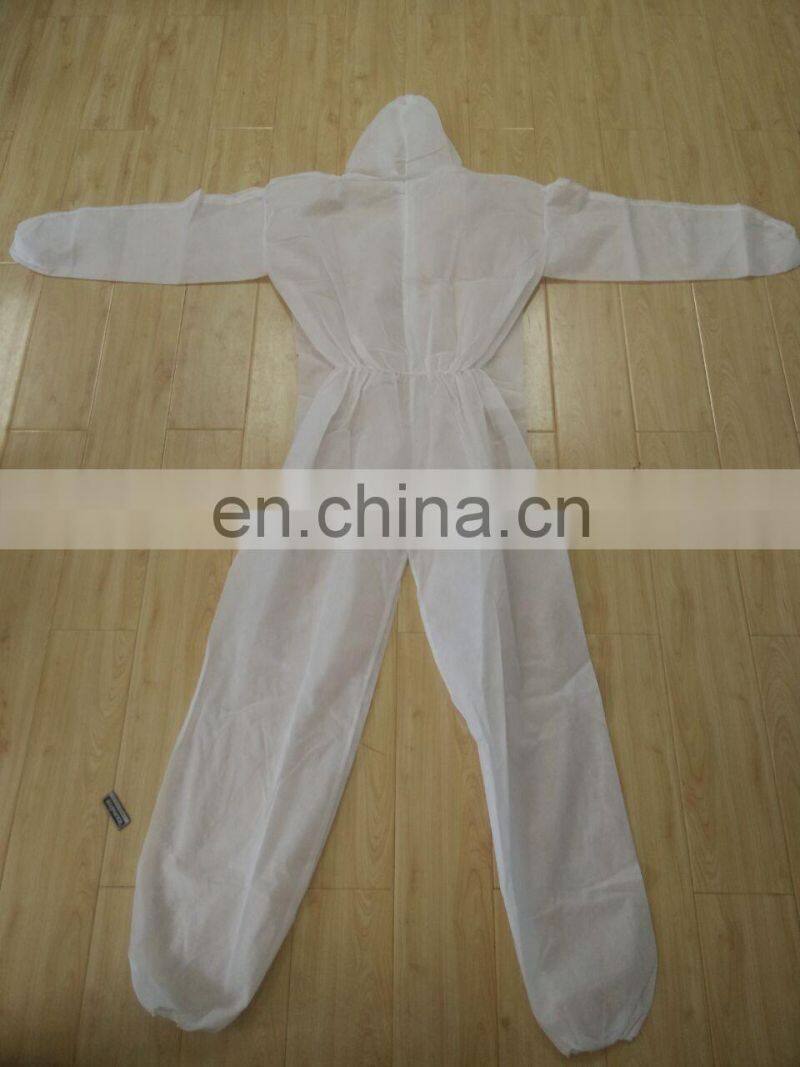 Disposable cleanroom coverall in unisex