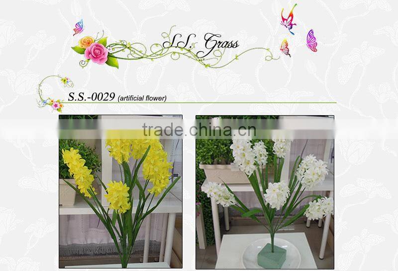 arrange artificial flowers vase