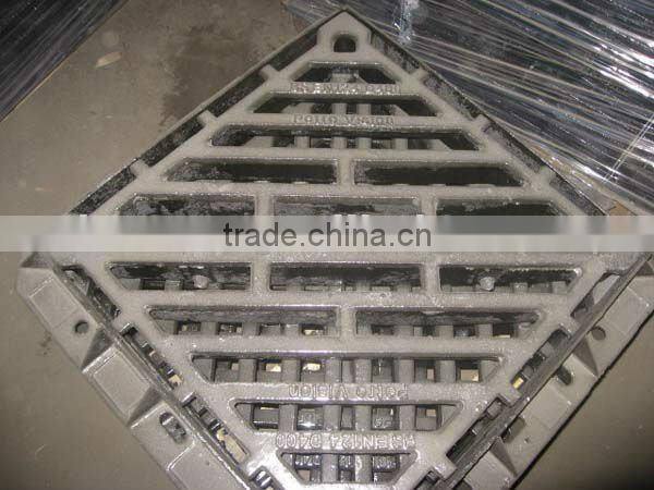 EN124 D400 cast iron square drainage grille with triangle cover
