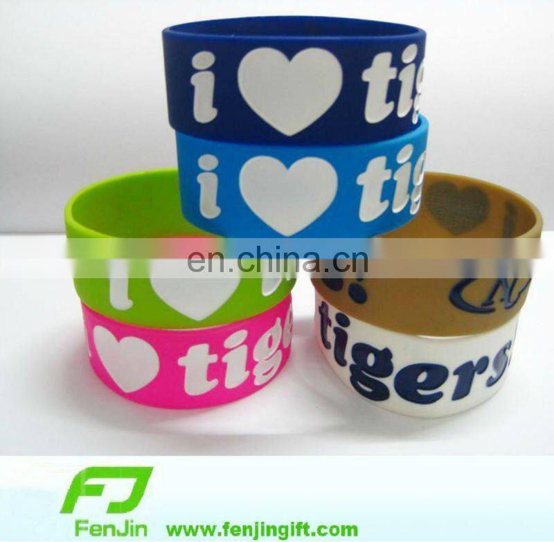 customized wristband silicone bracelets