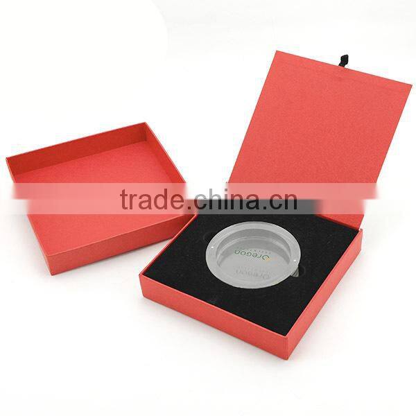 Made in China Red Fancy Wrapping Paper Top and Magnet Lid Jewelry Box with Silver Logo