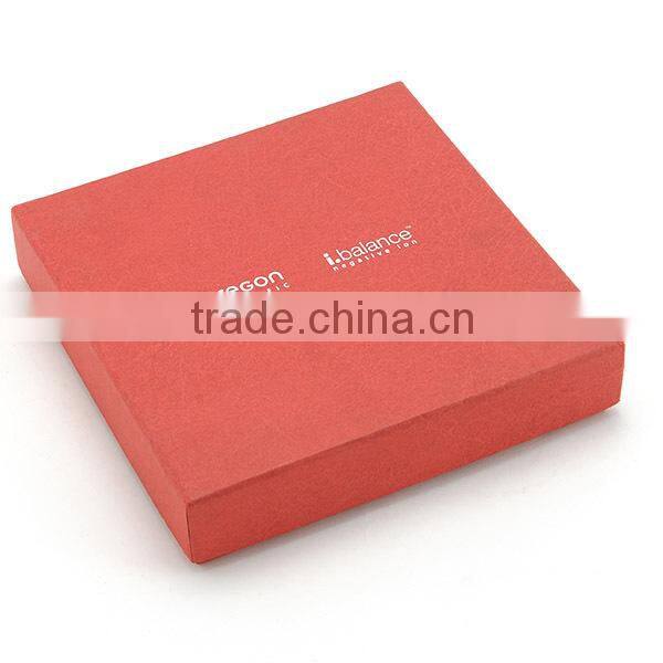 Made in China Red Fancy Wrapping Paper Top and Magnet Lid Jewelry Box with Silver Logo