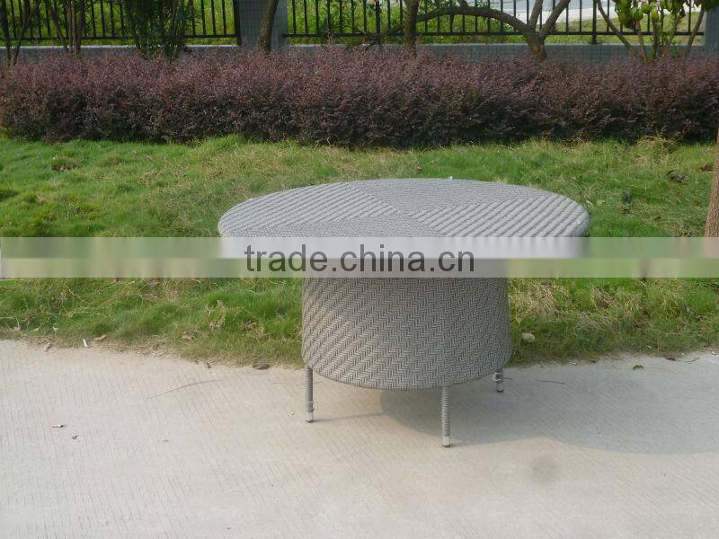 2050 wicker round dining room table