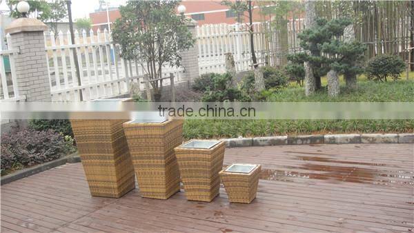 Wicker outdoor garden flower pot set