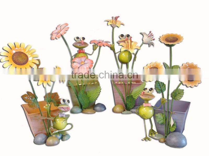 34449 cute frog metal animal plant pots made in Xiamen with size 17X9X28.5"