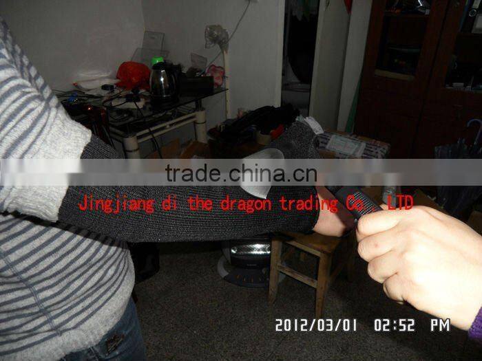 The arm-the self-defense cut armor and cut down the arm and arm cut the knife fight scratch