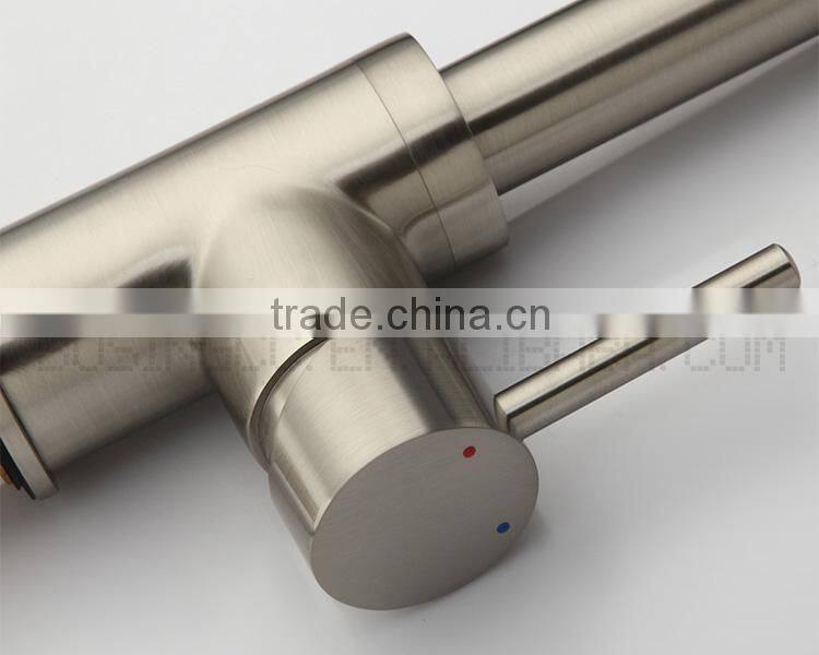 2016 Hot Selling Top Quality Deck Mounted Brushed Treatment Brass Pull Out Cupc Faucet