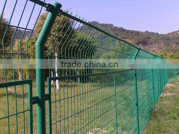 wire mesh fence post