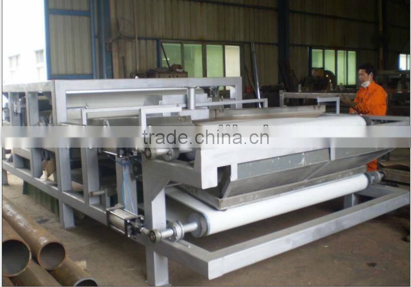 Sludge dewatering equipment for sewage treatment