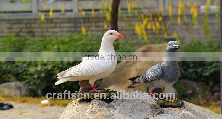 christmas pigeon statues