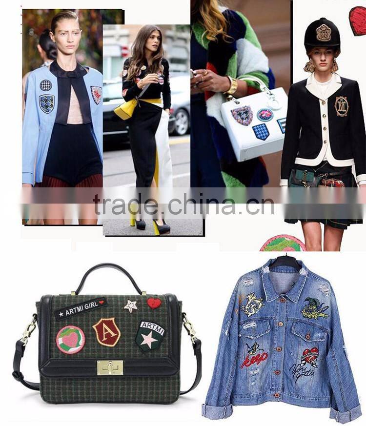 2016 Fashion wholesale cheap custom embroidered fabric patch