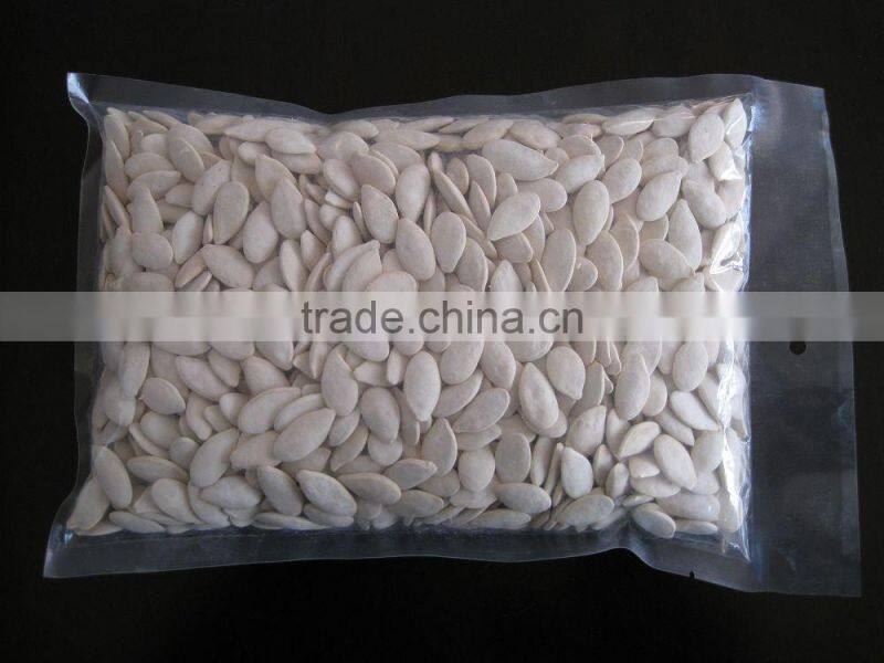 roasted and salted pumpkin seeds