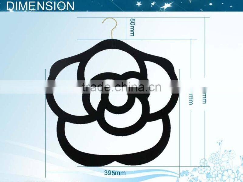 Velvet hanger for scarves in black