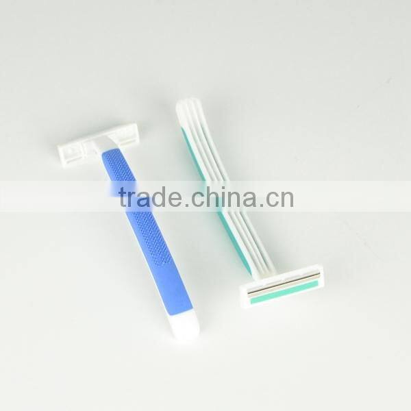 Twin blade disposable razor