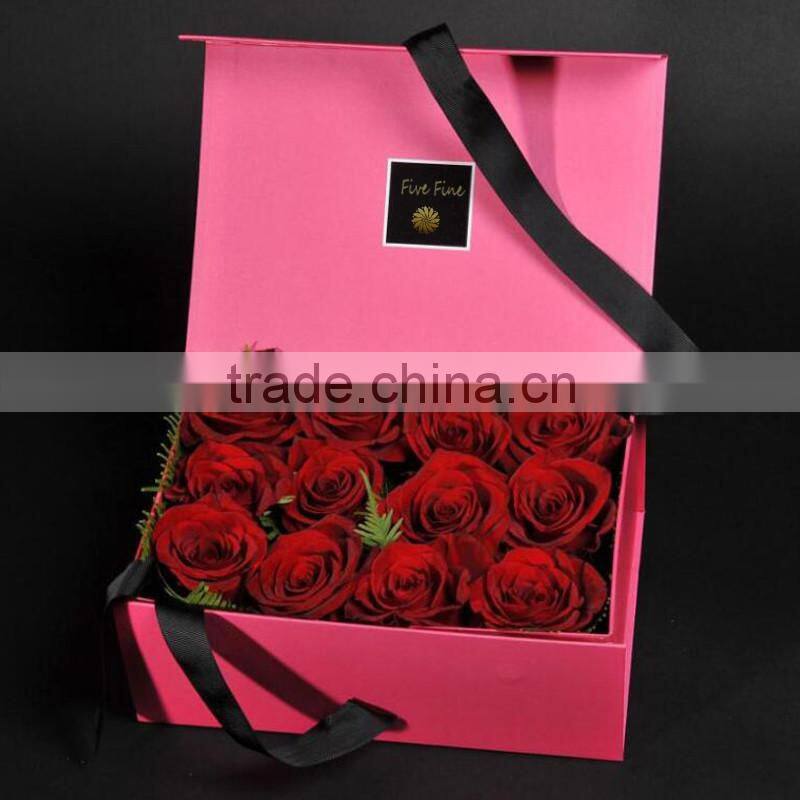 Luxury rose packaging box with magnet closer