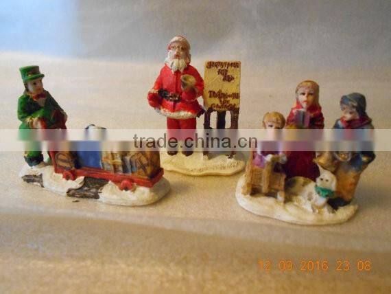 Set of 5 Christmas Village Houses & 6 People Figurines