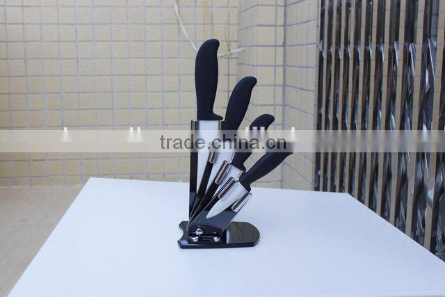 Block of 4 Ceramic Blade Knives plus a peeler with holder