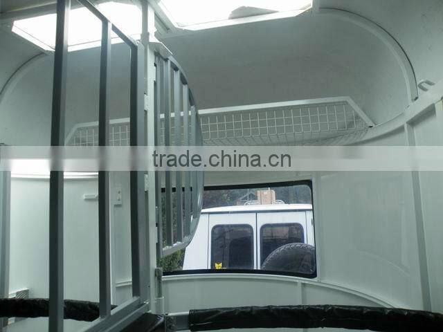 2 horse float straight load