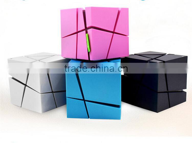 Qone7 EDGE Portable Mini Bluetooth Speaker with LED Light Built-in 500mAh Battery Stereo Sound Box Mp3 Player Subwoofer Speakers