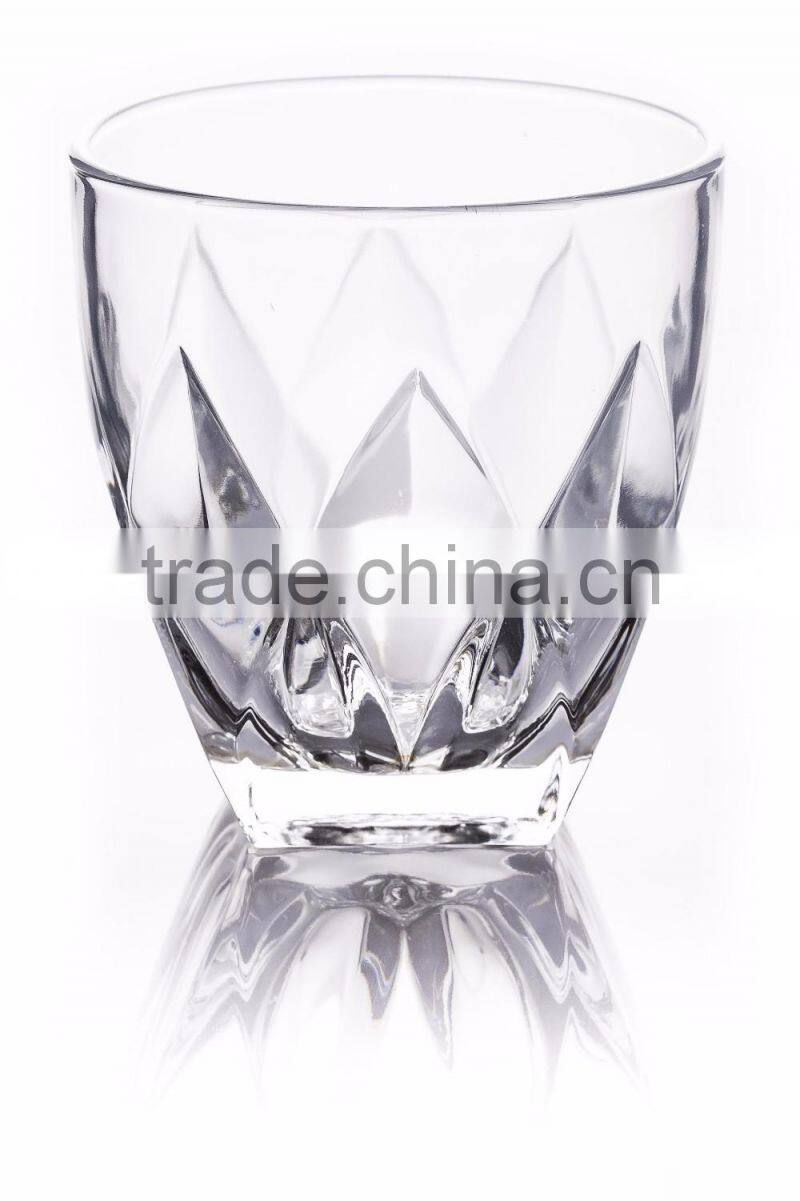 clear glass cup with machine made lotus pattern for drinking