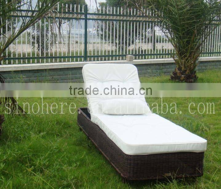 rattan chaise lounge AK3054 pool use