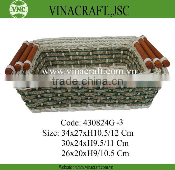 Wicker garden planter with plastic liner